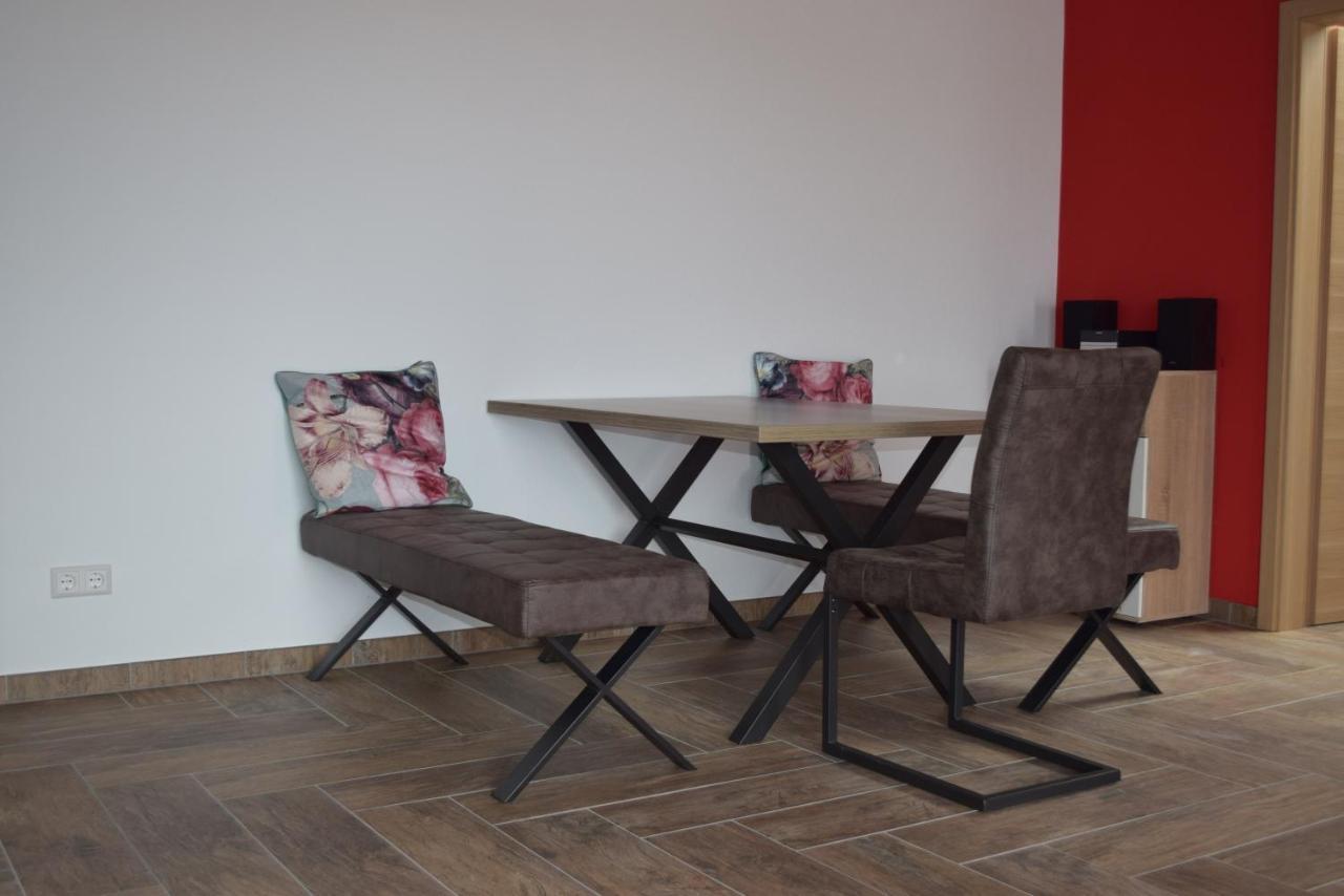 Hunsruecker-Fewo - Die Erlebnishuette - 2 Ferienwohnungen Im Hunsrueck In Unzenberg Gobenhausen Room photo